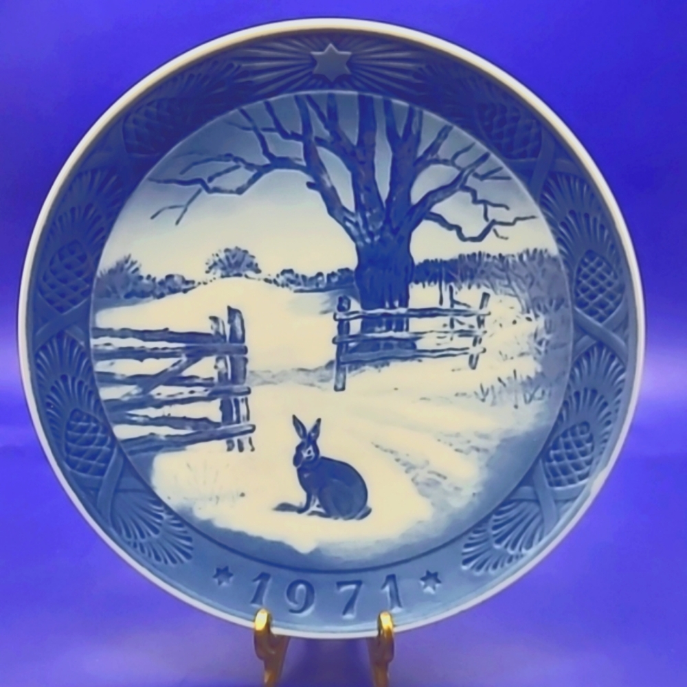Royal Copenhagen 1971 Hare in Winter Collector Plate